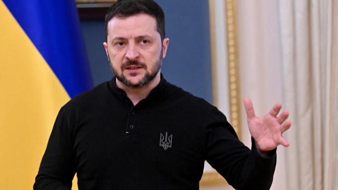 炸裂！泽连斯基被特朗普当众羞辱：谁稀罕你帮忙？下一秒伊朗宣战：乌克兰全境成合法靶子！