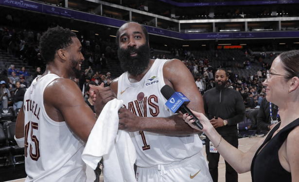 还好哈登被交易

快船赛季结束，登蜜季后赛马上开始了，感谢快船给我们登蜜有看季后