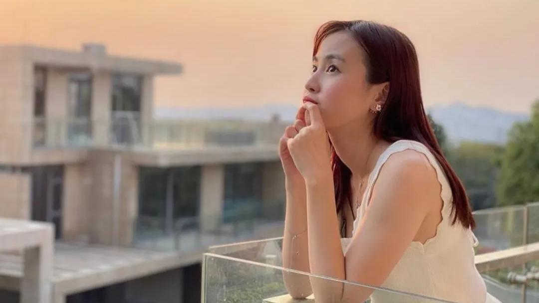 离婚单亲自力更生！34岁女星扬言每月多次中奖，前夫曾控诉遭背叛