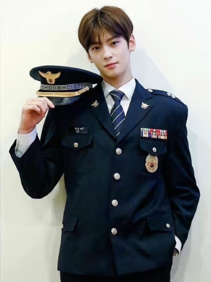 逃他国之税还长这么帅不更应该粉吗？
一起来欣赏车银优欧巴的帅照吧～

车银优或被