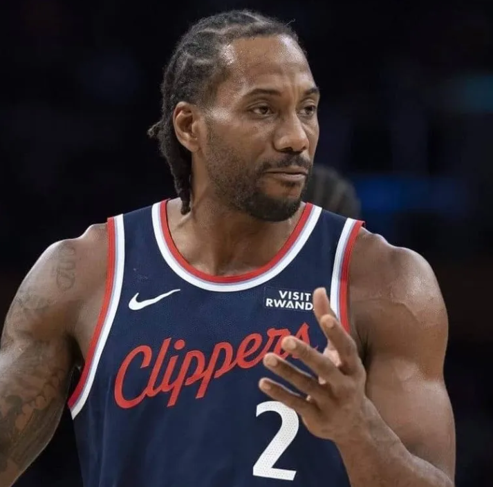 据ESPN记者Shams Charania的报道：
NBA针对科怀-伦纳德和快船