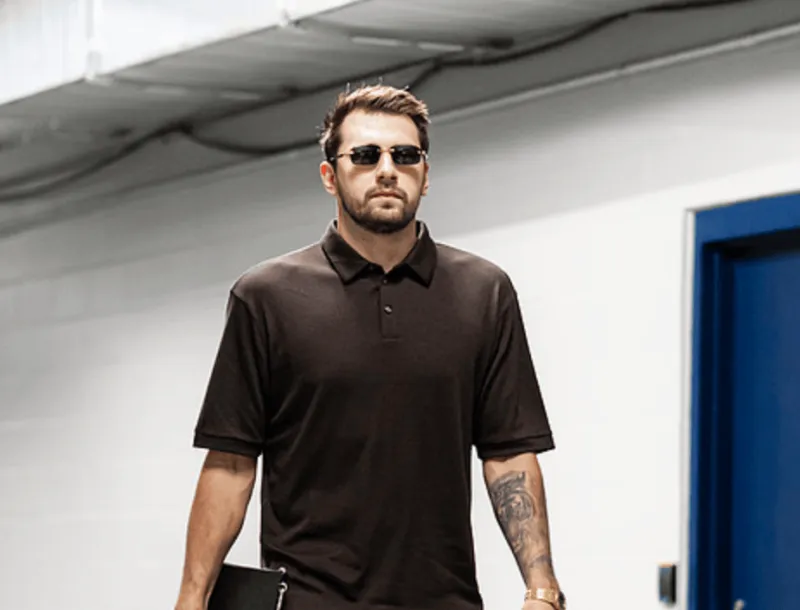 今日，运动医学专家Jeff Stotts更新称，卢卡-东契奇在对阵雷霆的比赛中疑