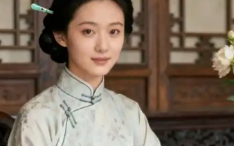 地主家傻闺女每天往猪圈扔金条，土匪进村那天把她家抄空了，傻闺女指着猪圈：那是咱家的后路