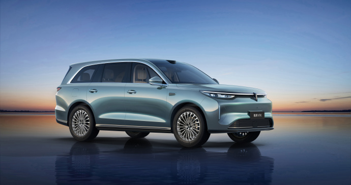 魏牌V9X AI豪华六座旗舰车型亮相，目前车辆外观看上去还是比较有气势，目前是分