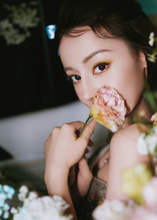 你将海棠种于黎明，我提笔写心中相思