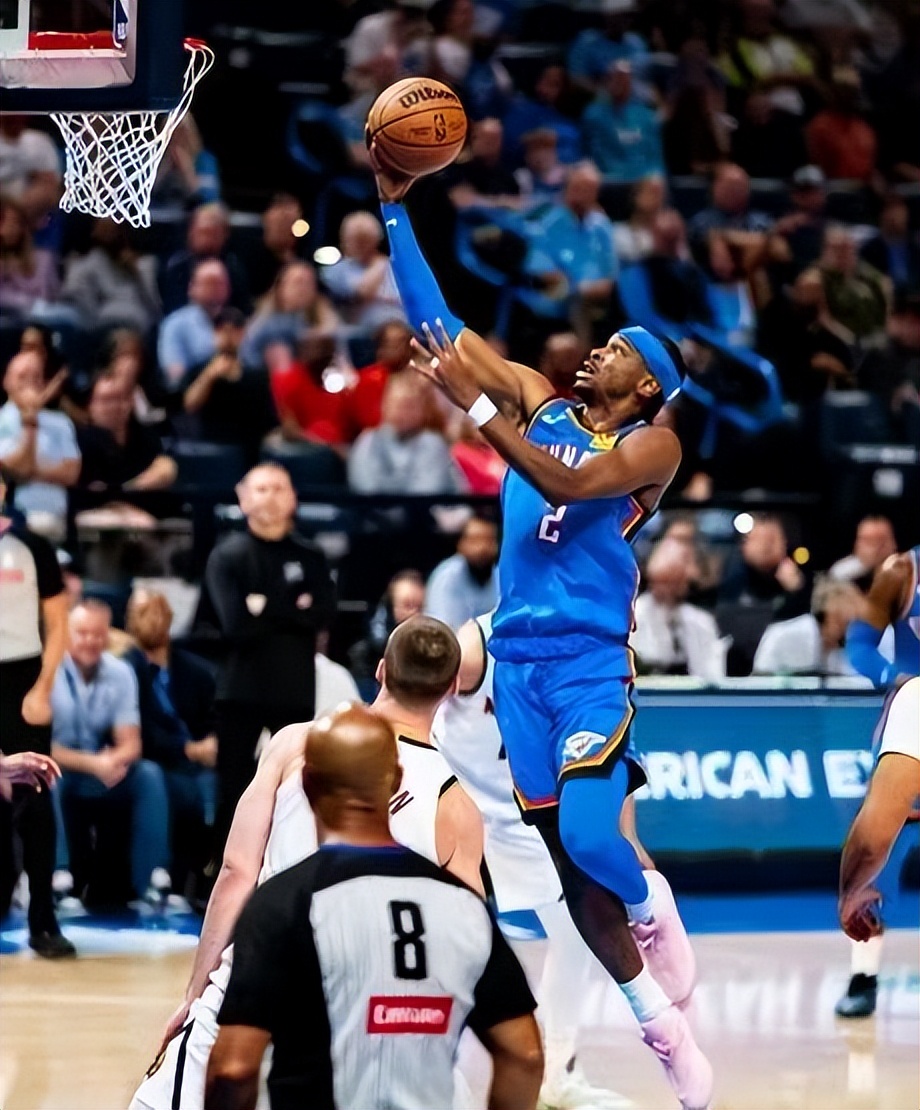 看掘金雷霆比赛，这压力山大简直无解的强啊

现在三分都练出来了 强到让人绝望啊