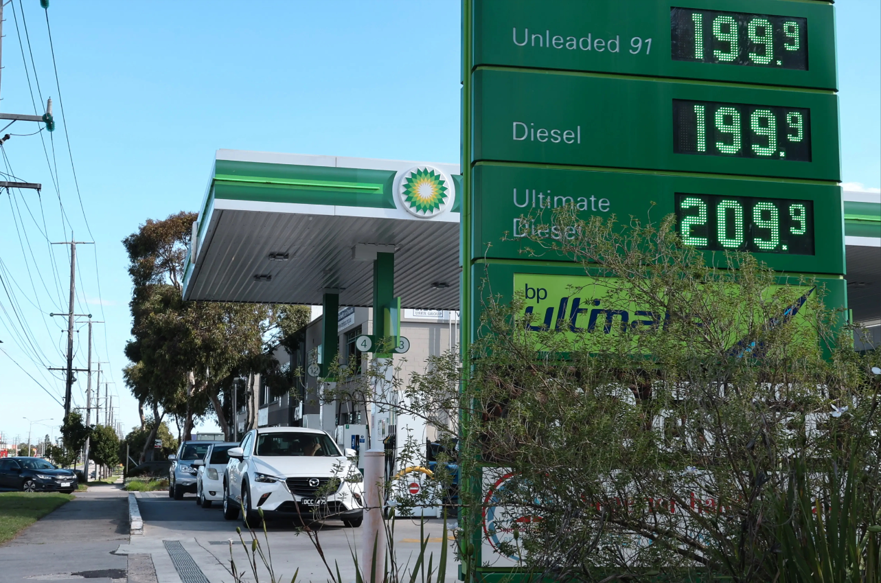 我发现，美以伊冲突到现在，最尴尬的其实就是澳大利亚。因为它自己本身是不缺原油的，