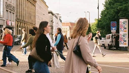 Package 谈判心理战：2026 年一线厂 Base 锁死时，如何通过 Sign-on 与期权拉