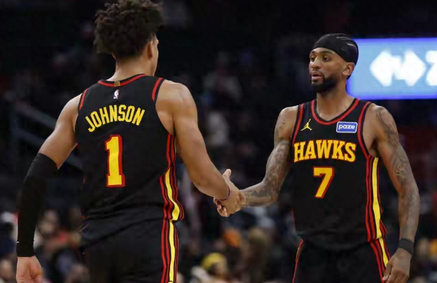 相比于前四的队伍，咱们还是内线太吃亏了，尤其现在还没有兰戴尔

太难了，这米切尔