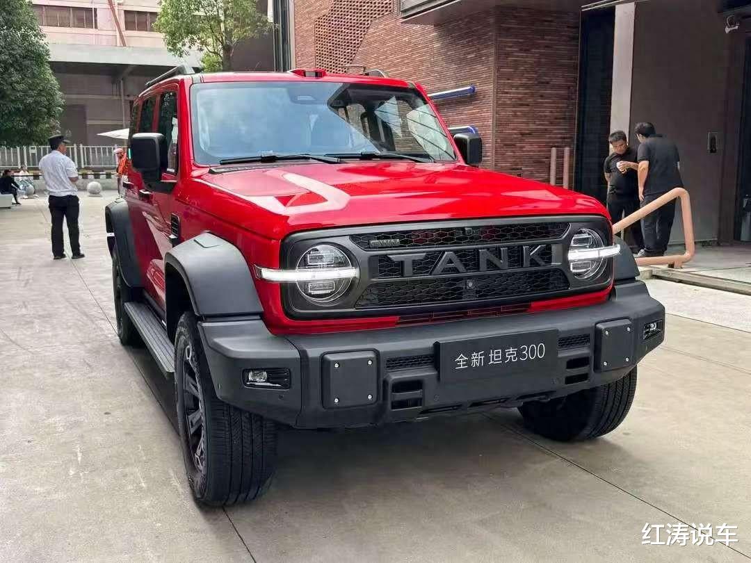 全新坦克300现身，方盒子硬派SUV，到底都有哪些变化？