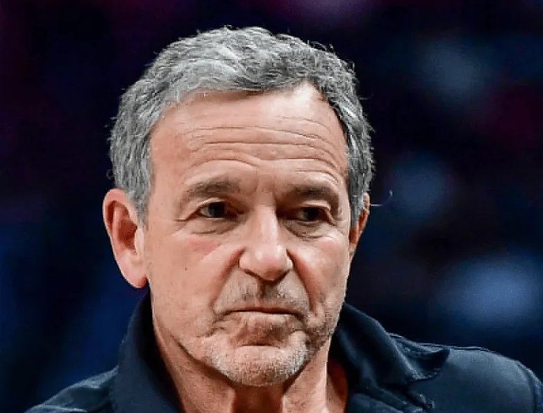 据ESPN报道，湖人新老板鲍勃-伊格尔与NBA总裁亚当-肖华相识多年，两人曾在联