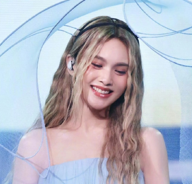 杨丞琳高调发文仅仅几十个字
字里行间却满是骄傲，然而她更得意的还是成都金牛的演唱