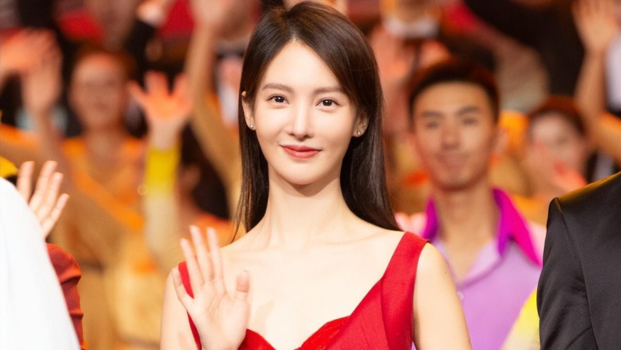 娱乐圈这潭水有多深，看看金晨最近的遭遇就知道了