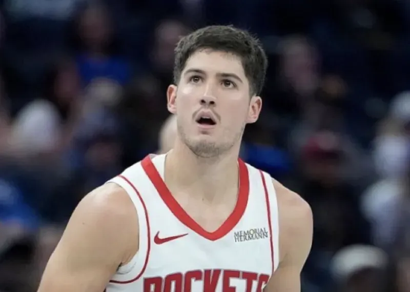 NBA常规赛火箭客场对阵马刺的比赛已经结束。全场战罢，火箭以120-145不敌马