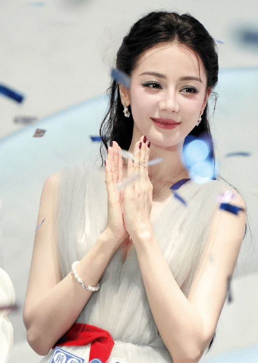 流星划过时，我在想她的眼睛