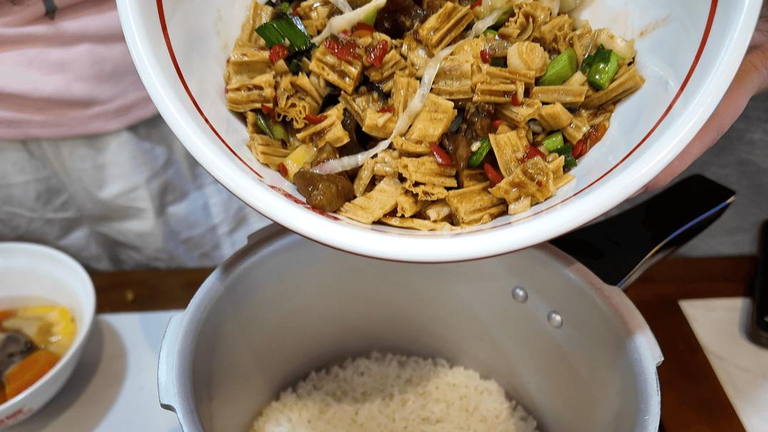 高压锅米饭，正在掀起新一轮“餐饮大战”