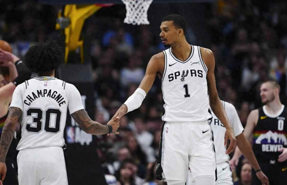 抛开输赢不说，今天算是免费打了一场季后赛

总比季后赛碰上被打懵好，还有半个月调