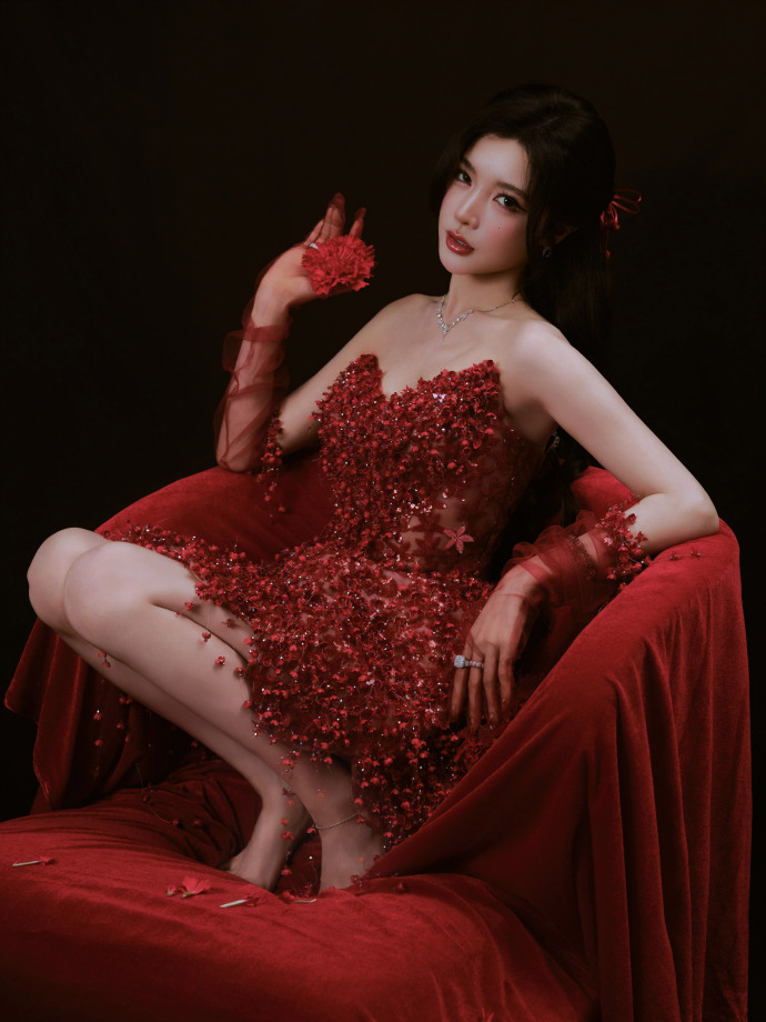 戴燕妮的红妆，这样子也没谁了，超可以的！