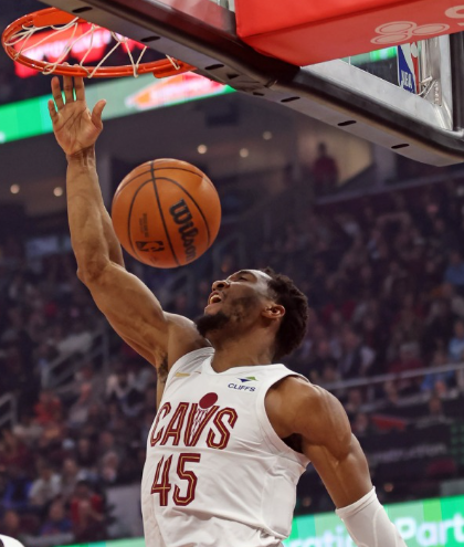 火箭只愿意在米切尔和爱德华兹愿意付出多个首轮和年轻球员 火箭很有耐心等待他们出现