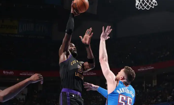 艾顿为什么打了不到20分钟？

完全可以多打最起码十分钟，怎么也比上巴夫金管用吧