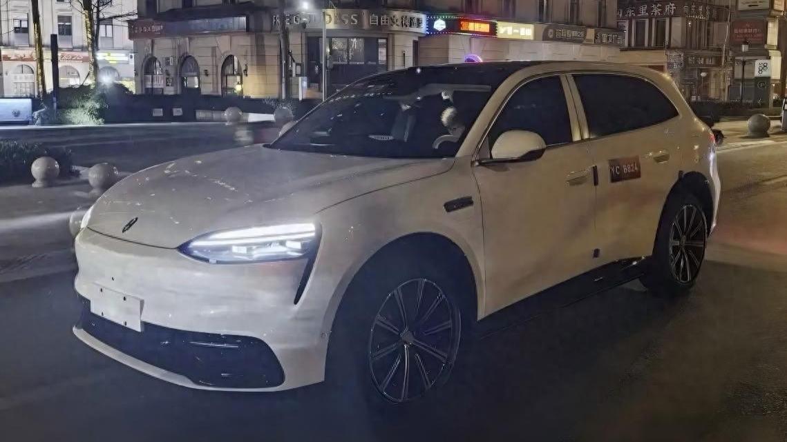 问界M6无伪装实车曝光！外观极具运动范儿，全新配色+亮面轮毂