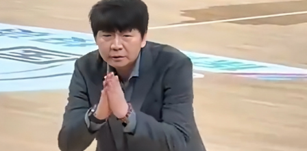 山东男篮主教练邱彪谈球队惨败浙江，他表示：这场球我们不管是进攻还是防守都比较被动