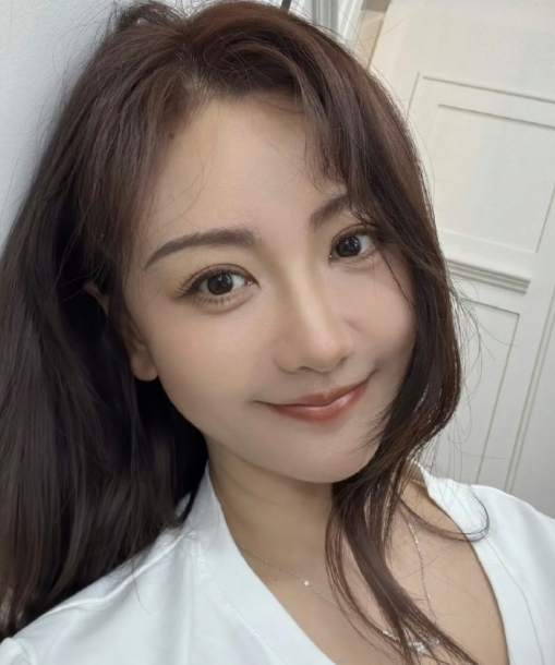 素颜直面镜头，疤痕淡到几乎看不见！杨蓉这恢复速度和心态都太绝了，“带疤的脸很酷”