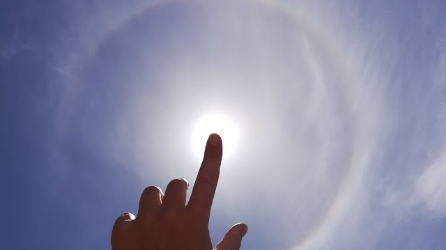 日月周围的光环是怎么形成的