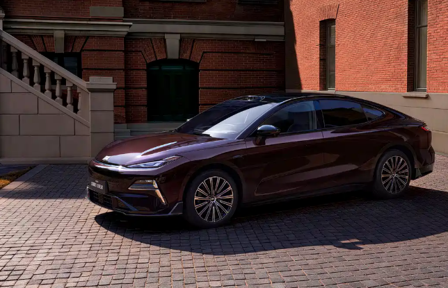 FlymeAuto2代座舱系统，吉利银河星耀8远航家预售14.28万起
作为新版