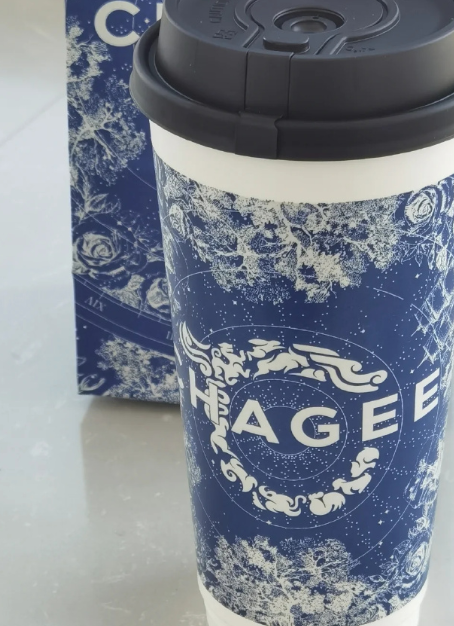 水银不是液体吗？
聚在一起应该会成团啊
怎么可能就以钢珠形态存在在手指上
而且还
