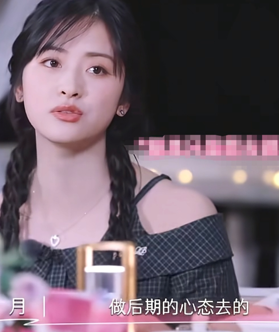 沈月聊是如何走上演员这条道路，直言:“在上大学的时候，就是那个时候很多公司就会在