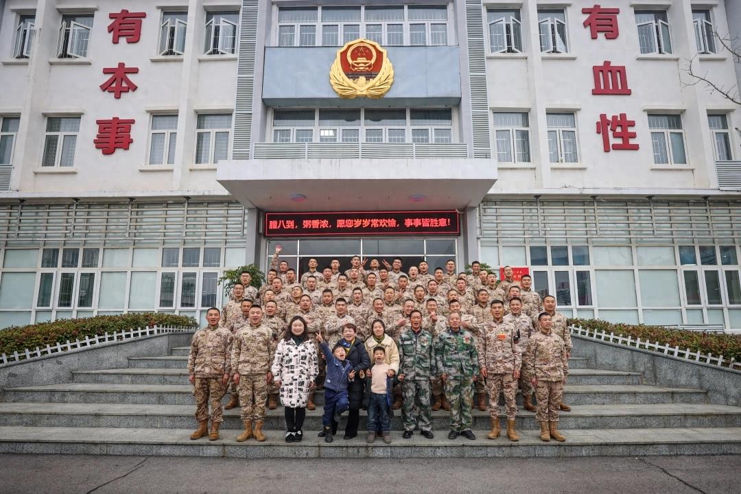 腊八粥暖人心，军民情谊浓