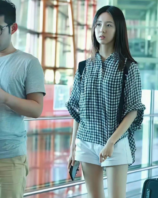 素人时期的陈都灵，真是令人一见钟情的长相 