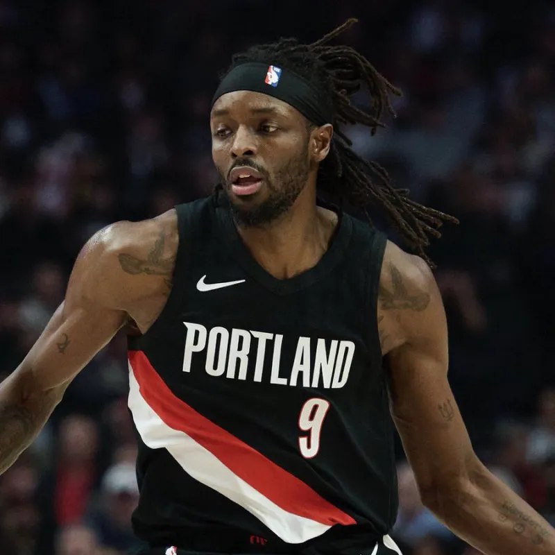 明天的附加赛，开拓者将对阵太阳。

据报道，开拓者前锋杰拉米-格兰特（右小腿拉伤