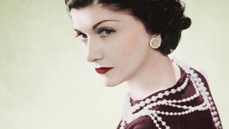 《香奈儿的态度》：人最有魅力的时候，就是对周围的一切人和事物都不在乎的时候，不在乎他人，只专注走自己