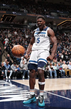 森林狼本质东部球队，上身体的同时还附带多余动作，明年赶紧去东部大乱斗。
季后赛允