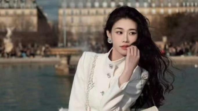 "程十安"已成过去式！她亮出本名宣布回归，老粉：终于等到这一天