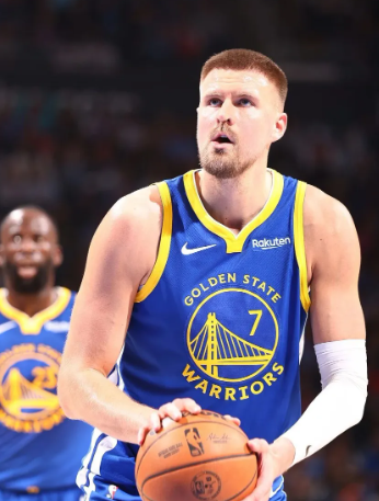 NBA附加赛勇士vs太阳，这球波神应该打了，绝对身高优势，传出去一个失误里外里5