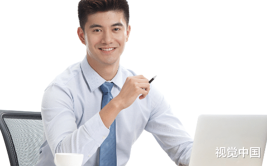我带废柴同事进S级项目，临交付他们删我名字，隔天我亮明身份他们悔疯