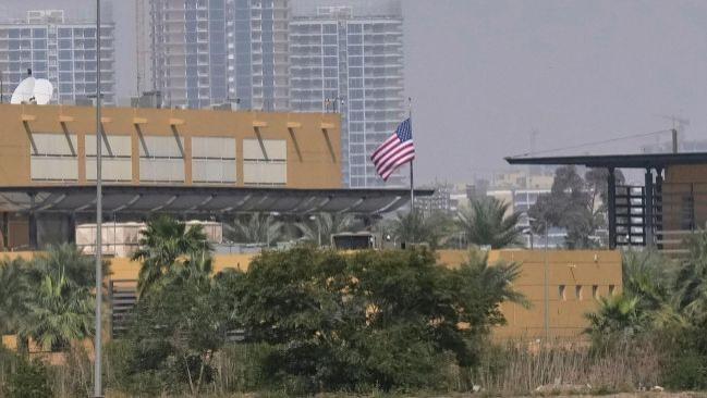 美国驻巴格达外交使团在无人机袭击后起火