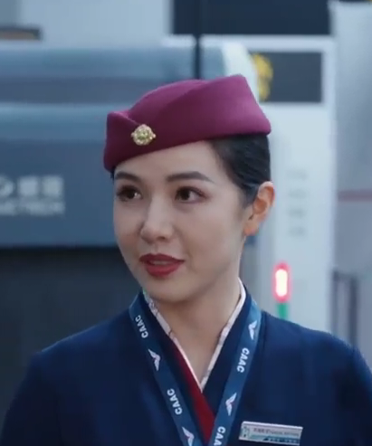 暂别荧幕7年，回归在《金关》演最美空姐火了，他们真的般配！