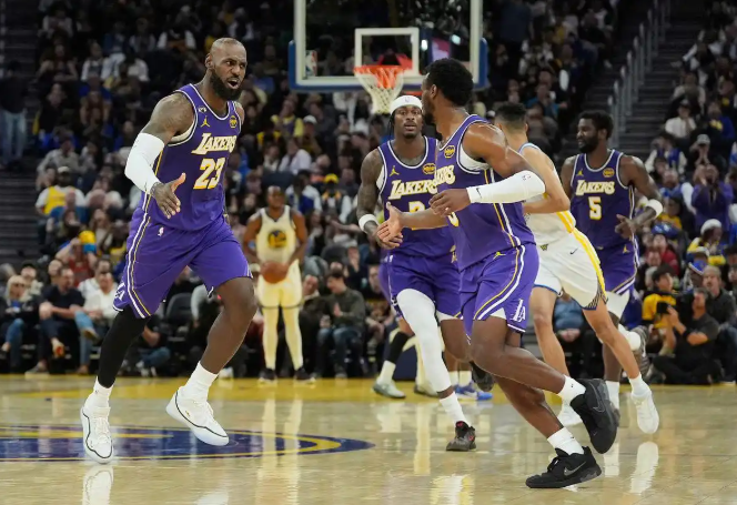 湖火大战湖人能攻得进球吗？
雷迪克无限换防，火箭大体型球队但是没有控运组织优秀的