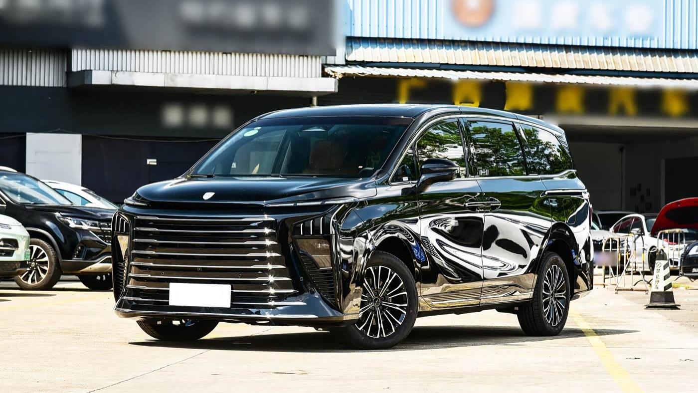 全新插混中大型MPV不足25万，配41英寸三联屏，综合续航超1300Km