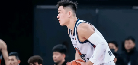 高诗岩缺席，山东男篮终结深圳15连胜锁定常规赛前八。CBA常规赛，5连败的山东客