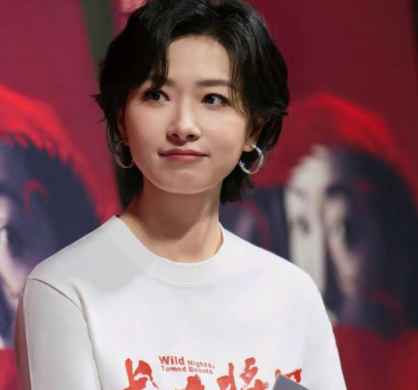 说白了面相是不会骗人的
不信你看万茜，准到你不敢信
看着她那张清冷又温柔的脸，谁