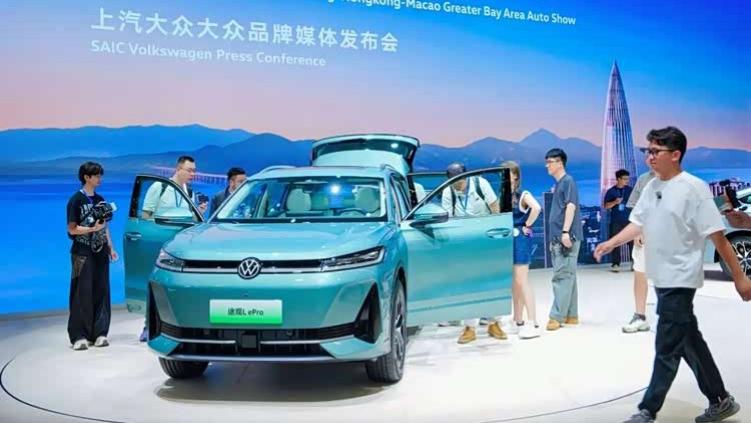 车市“温修复”中分化加剧，上汽大众“五连发”带起转型新节奏