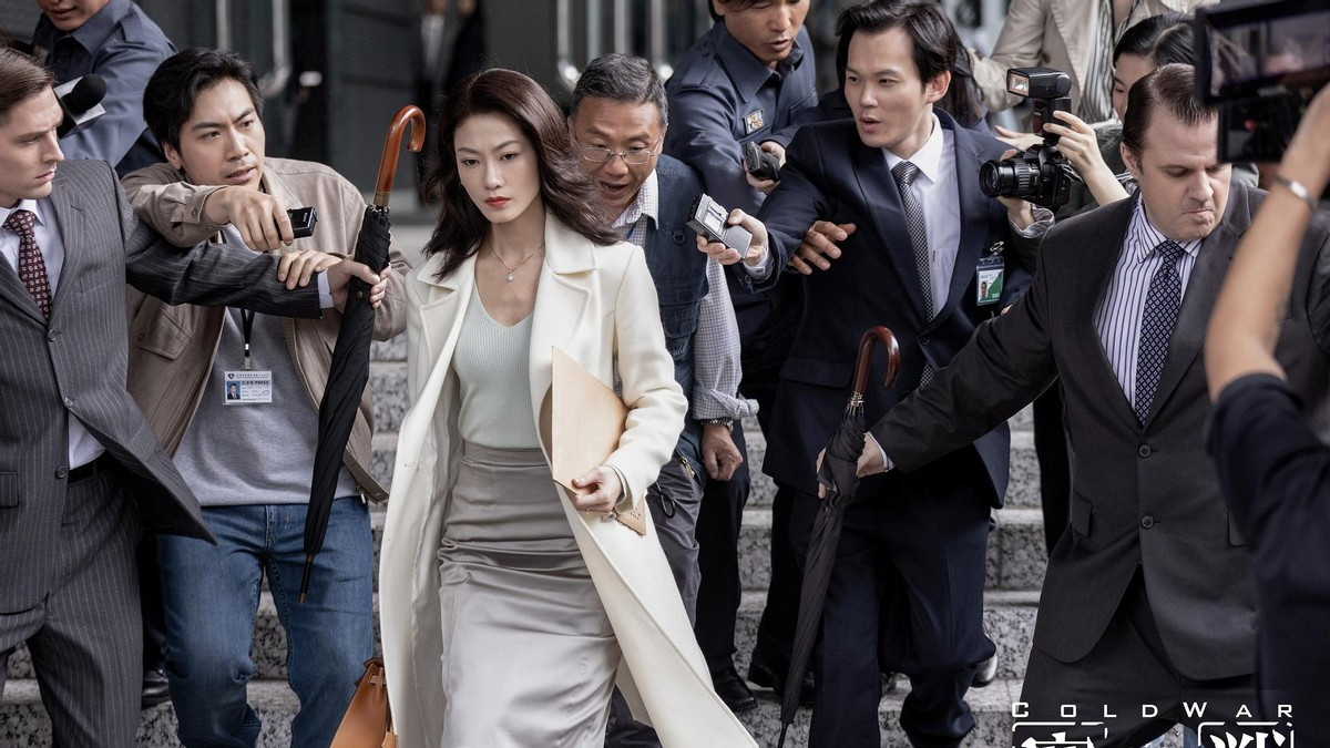 没等来《寒战3》，但这前传《寒战1994》也太敢拍了吧，尺度超大