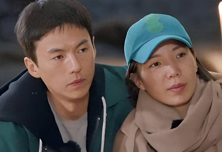 宋宁峰这种人是外人眼里的老实人，老好人。
 
实则极其自私，无责任心，无担当，低