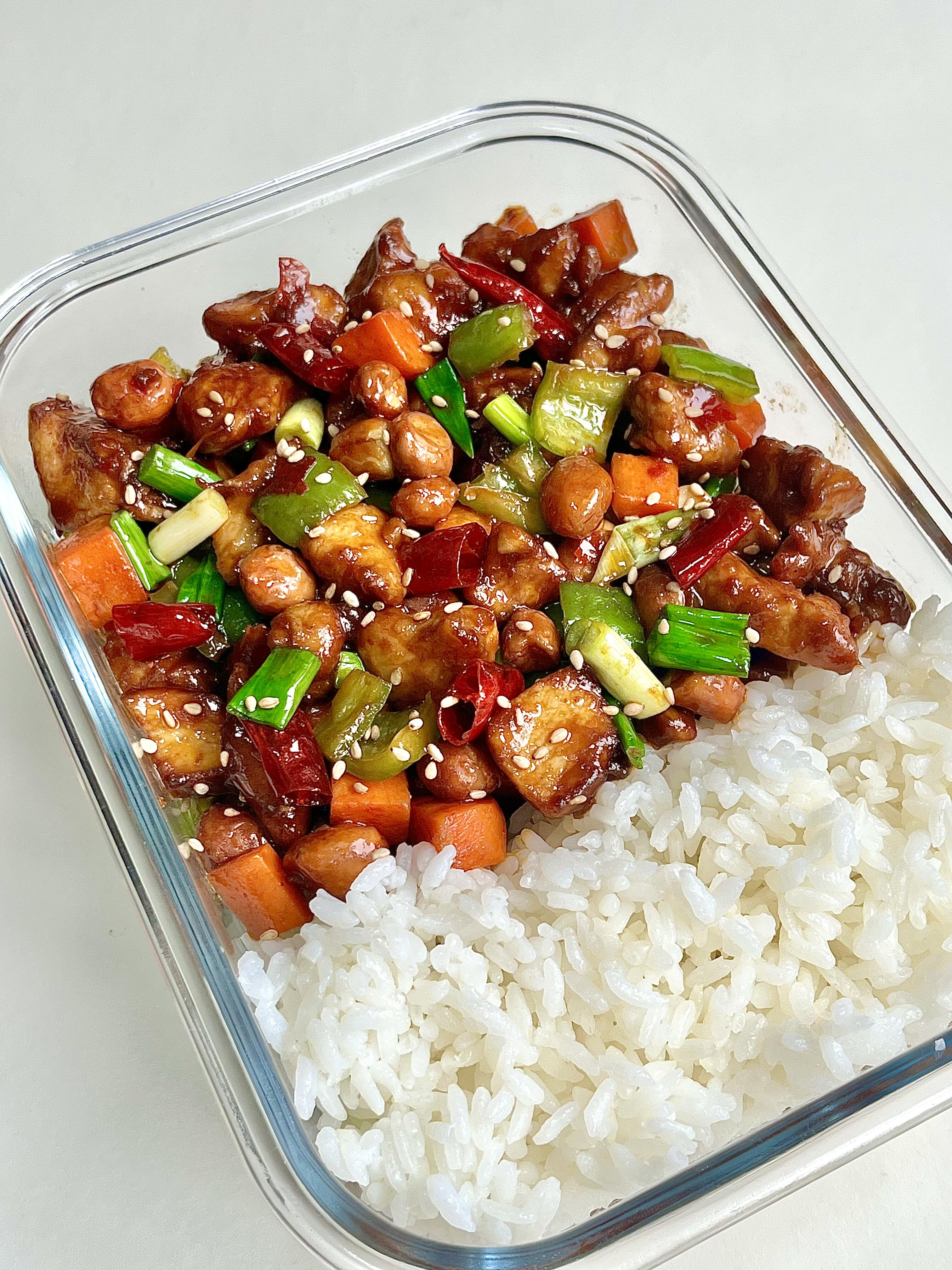 香辣过瘾辣炒鸡丁，家常做法零失败，配饭巨解馋
爱吃辣的姐妹看过来！这道辣炒鸡丁，