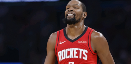 杜兰特25分，火箭大胜爵士取得5连胜。NBA常规赛，火箭主场迎战爵士，这场比赛，